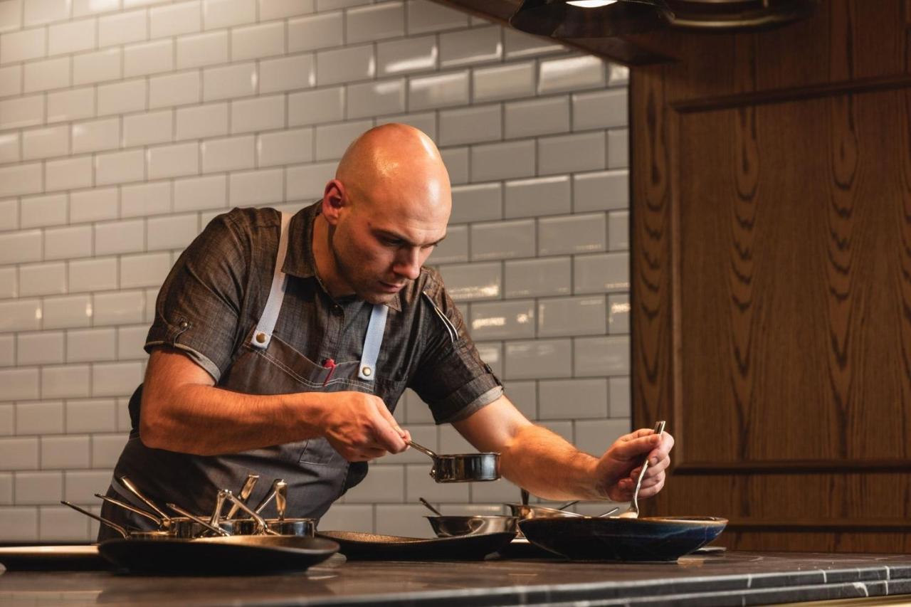 מלון Sofitel אדלייד מראה חיצוני תמונה Chef preparing food